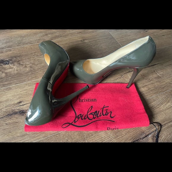 CHRISTIAN LOUBOUTIN-AUTHENTIC, Brand New Green Patent Leather Pumps - Picture 8 of 13